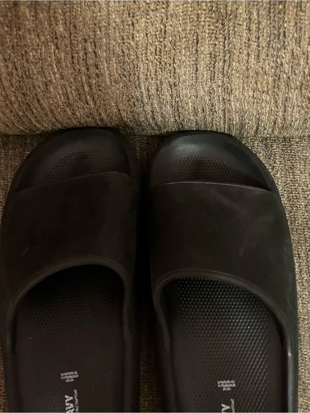 black Old Navy comfort slide sandal Size 10